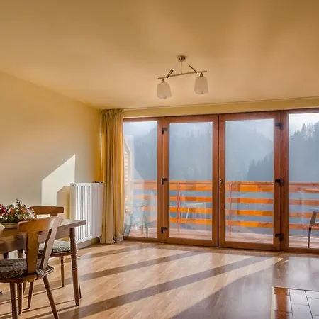 Panorama Pietrei Craiului Zărneşti